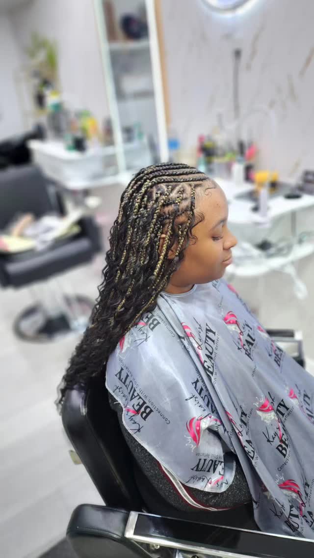 Cornrows (Feed-In Cornrows) in Brampton, ON
